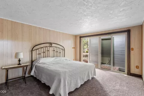Bedroom - 64699 Mcgrath Rd, Bend, OR 97701 photo 1 of 4