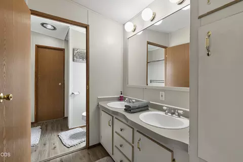 Bath - 2806 Front St, Malin, OR 97632 photo 2 of 3