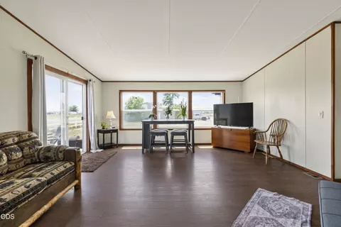 Living - 2806 Front St, Malin, OR 97632 photo 2 of 2