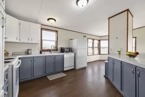 Kitchen - 2806 Front St, Malin, OR 97632 photo 2 of 4