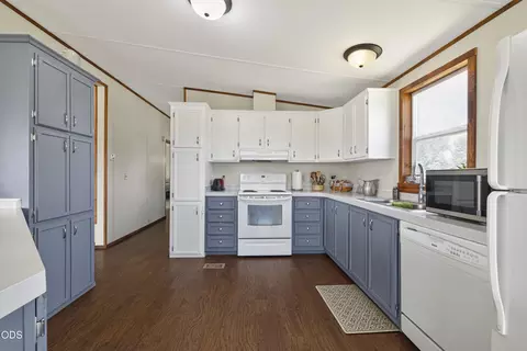 Kitchen - 2806 Front St, Malin, OR 97632 photo 1 of 4