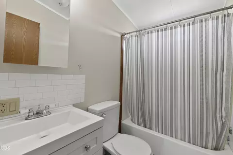 Bath - 2806 Front St, Malin, OR 97632 photo 1 of 3