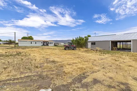 Exterior - 2806 Front St, Malin, OR 97632 photo 4 of 6