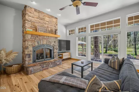 Living - 17075 Pasadena Rd, Bend, OR 97707 photo 2 of 6