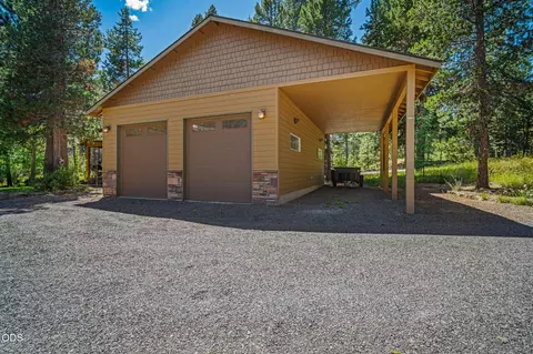 Exterior - 17075 Pasadena Rd, Bend, OR 97707 photo 16 of 18