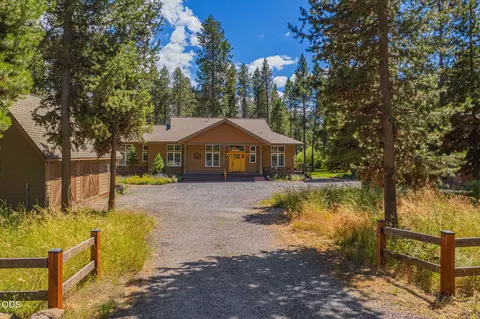 Exterior - 17075 Pasadena Rd, Bend, OR 97707 photo 3 of 18