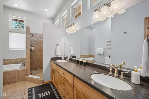 Bath - 17075 Pasadena Rd, Bend, OR 97707 photo 1 of 5