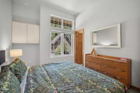 Bedroom - 17075 Pasadena Rd, Bend, OR 97707 photo 4 of 10