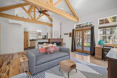 Living - 17075 Pasadena Rd, Bend, OR 97707 photo 6 of 6