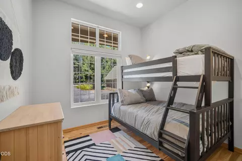Bedroom - 17075 Pasadena Rd, Bend, OR 97707 photo 8 of 10