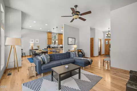 Living - 17075 Pasadena Rd, Bend, OR 97707 photo 3 of 6