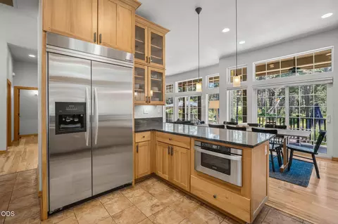 Kitchen - 17075 Pasadena Rd, Bend, OR 97707 photo 3 of 6