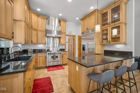 Kitchen - 17075 Pasadena Rd, Bend, OR 97707 photo 1 of 6