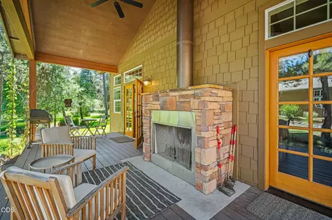 Exterior - 17075 Pasadena Rd, Bend, OR 97707 photo 15 of 18