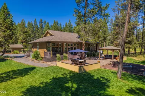 Exterior - 17075 Pasadena Rd, Bend, OR 97707 photo 2 of 18