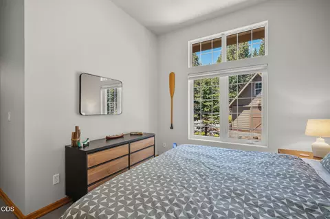 Bedroom - 17075 Pasadena Rd, Bend, OR 97707 photo 7 of 10