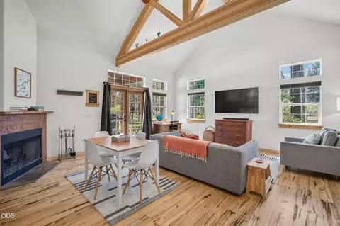 Living - 17075 Pasadena Rd, Bend, OR 97707 photo 5 of 6