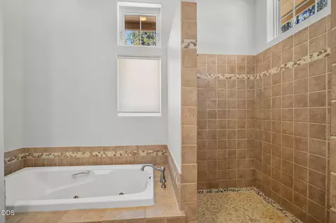 Bath - 17075 Pasadena Rd, Bend, OR 97707 photo 2 of 5