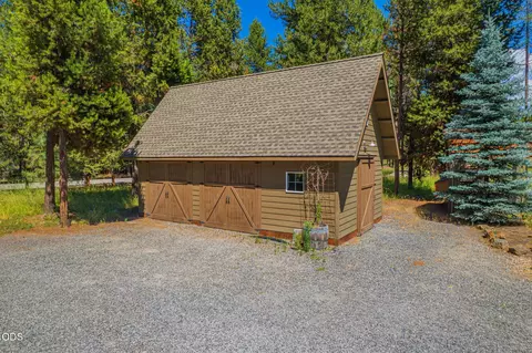 Exterior - 17075 Pasadena Rd, Bend, OR 97707 photo 17 of 18