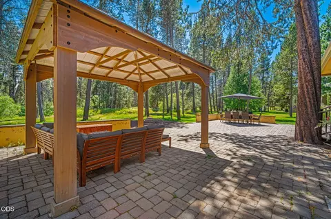 Exterior - 17075 Pasadena Rd, Bend, OR 97707 photo 10 of 18