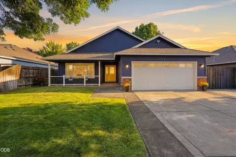 980 Willowdale Ave, Medford, OR 97501