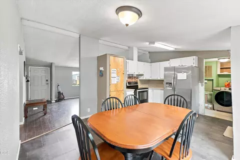 Dining - 222 Meadow Ln, Eagle Point, OR 97524 photo 2 of 3