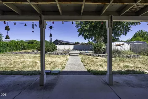 598 Laurel St, Eagle Point, OR 97524 photo 5
