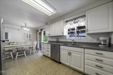 598 Laurel St, Eagle Point, OR 97524 photo 10