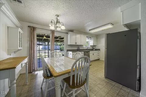 598 Laurel St, Eagle Point, OR 97524 photo 2