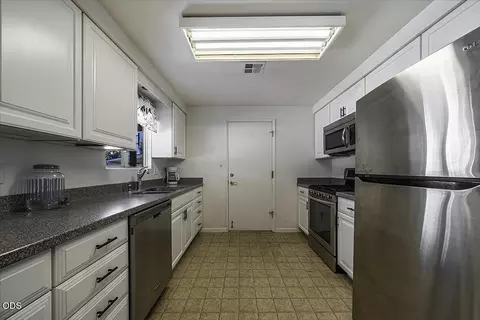 598 Laurel St, Eagle Point, OR 97524 photo 3