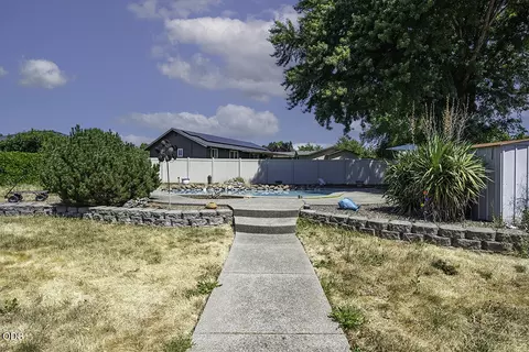 598 Laurel St, Eagle Point, OR 97524 photo 13