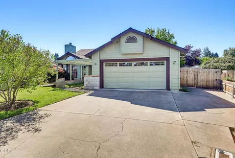 851 Ridgeway Cir, Medford, OR 97504