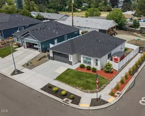 608 Nobility Dr, Medford, OR 97501