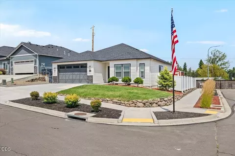 608 Nobility Dr, Medford, OR 97501