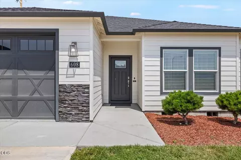 608 Nobility Dr, Medford, OR 97501