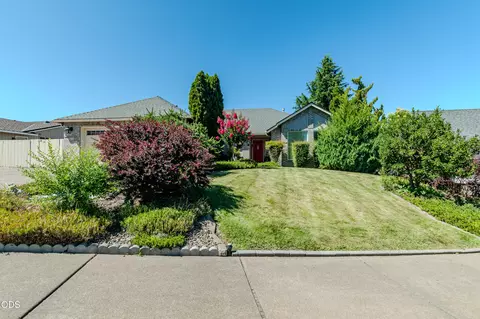 1829 Garden Dr, Medford, OR 97504