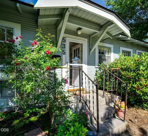 535 SW 10th St, Redmond, OR 97756