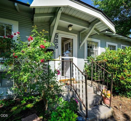 535 SW 10th St, Redmond, OR 97756