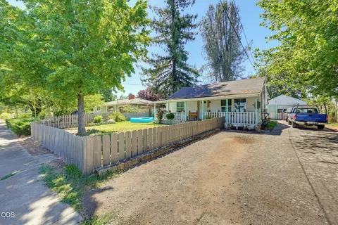 1407 Dakota Ave, Medford, OR 97501