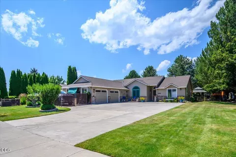 3715 SW Gene Sarazan Dr, Redmond, OR 97756