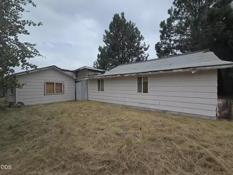 Exterior - 404 S 1st Ave, Chiloquin, OR 97624 photo 1 of 4