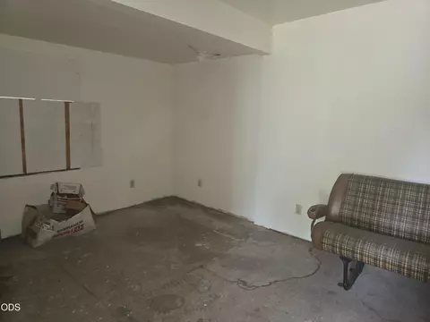 Living - 404 S 1st Ave, Chiloquin, OR 97624 photo 2 of 2