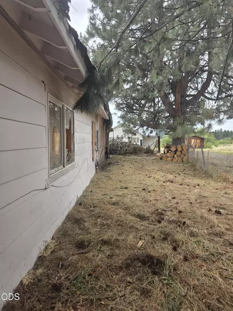 Exterior - 404 S 1st Ave, Chiloquin, OR 97624 photo 3 of 4