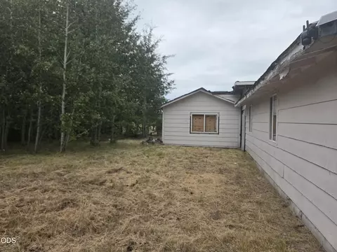 Exterior - 404 S 1st Ave, Chiloquin, OR 97624 photo 2 of 4