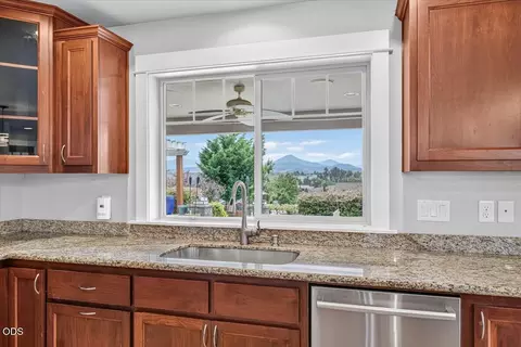 Kitchen - 83 Hidden Valley Dr, Eagle Point, OR 97524 photo 6 of 6