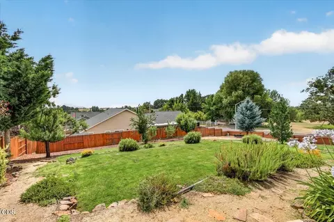 Exterior - 83 Hidden Valley Dr, Eagle Point, OR 97524 photo 8 of 11