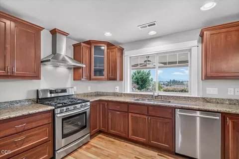 Kitchen - 83 Hidden Valley Dr, Eagle Point, OR 97524 photo 4 of 6