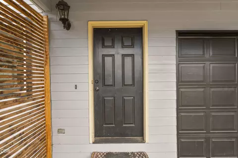 Entry Way - 740 E Cascade Ave, Sisters, OR 97759 photo 1 of 5