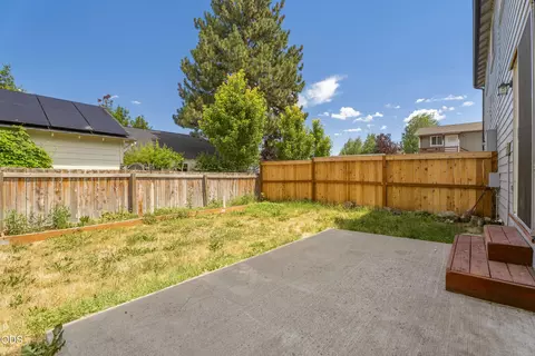 Exterior - 740 E Cascade Ave, Sisters, OR 97759 photo 5 of 8
