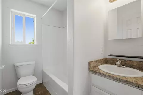 Bath - 740 E Cascade Ave, Sisters, OR 97759 photo 2 of 2